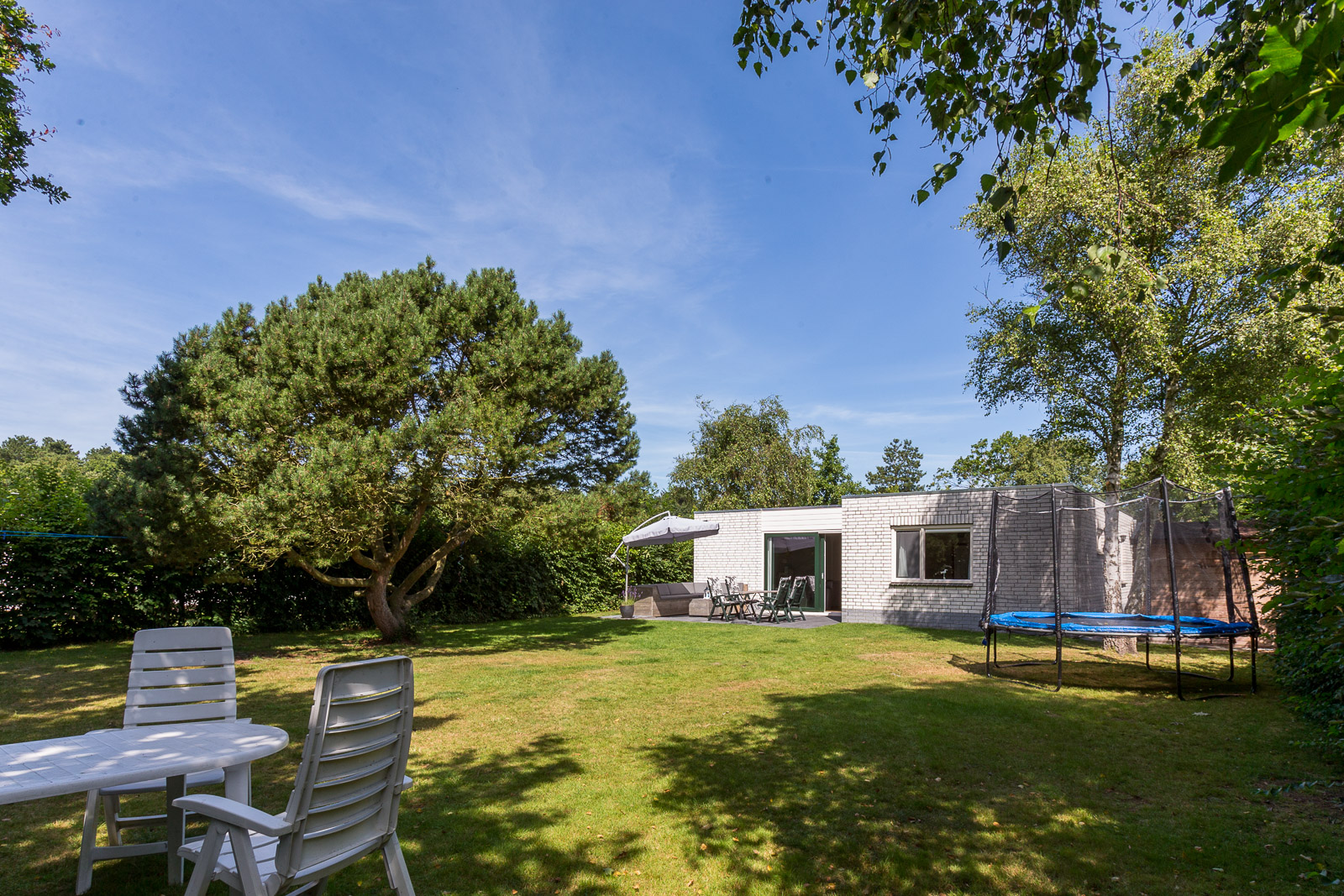 De Ruime zonnige tuin